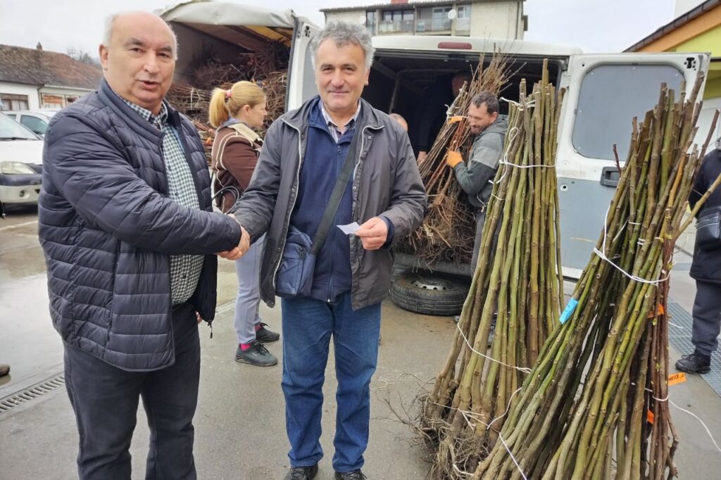 podela voćnih sadnica Zlot